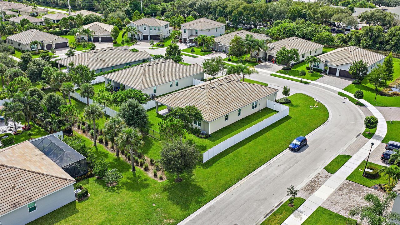 Active With Contract: $780,000 (4 beds, 3 baths, 2838 Square Feet)