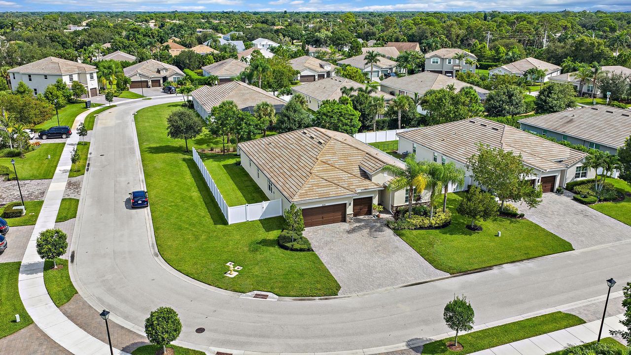 Active With Contract: $780,000 (4 beds, 3 baths, 2838 Square Feet)