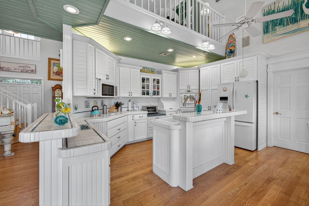 For Sale: $1,495,000 (6 beds, 6 baths, 4979 Square Feet)