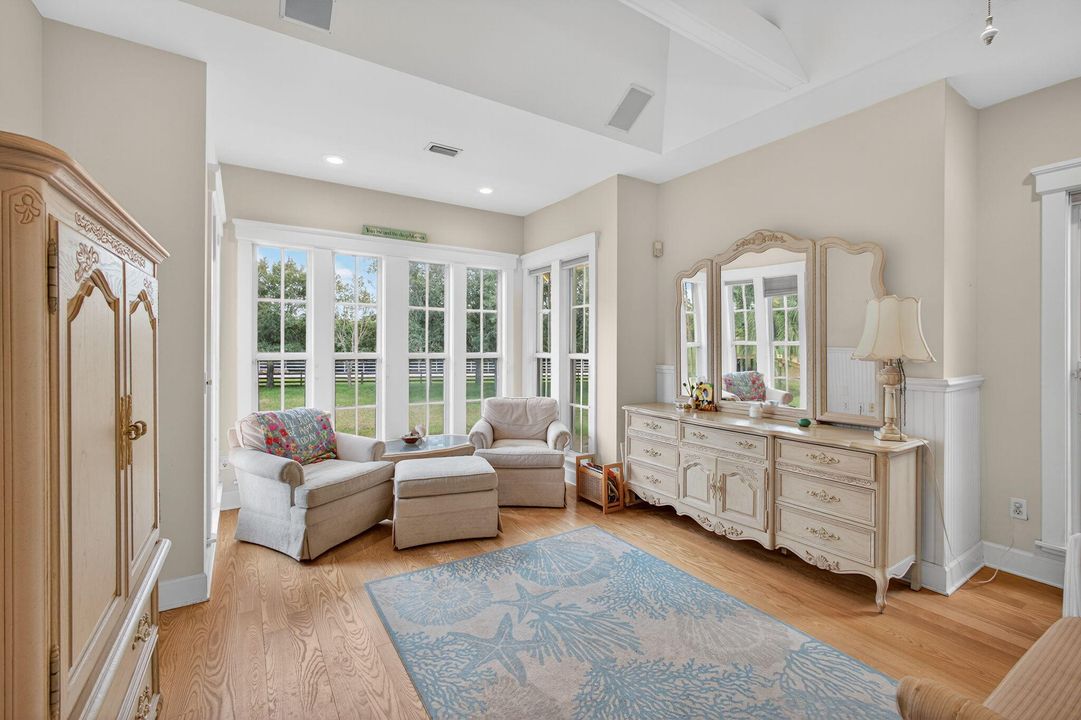 For Sale: $1,495,000 (6 beds, 6 baths, 4979 Square Feet)