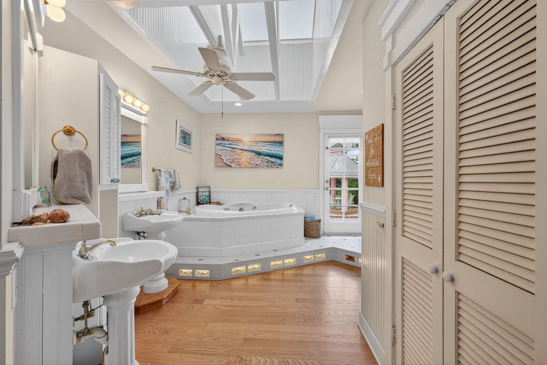 For Sale: $1,495,000 (6 beds, 6 baths, 4979 Square Feet)