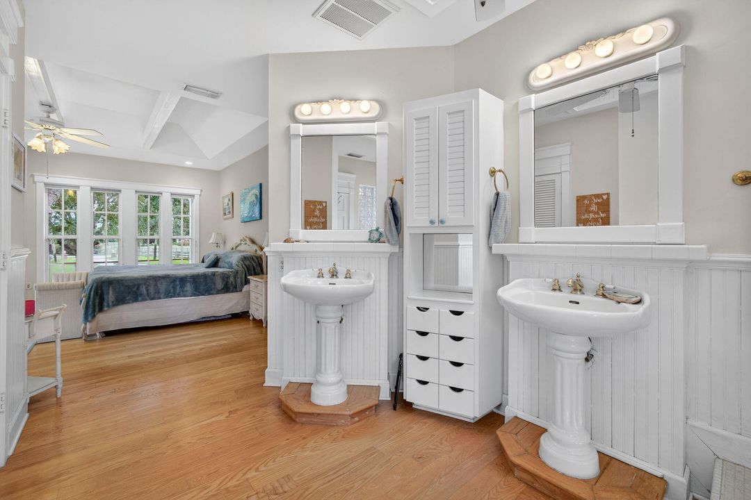 For Sale: $1,495,000 (6 beds, 6 baths, 4979 Square Feet)