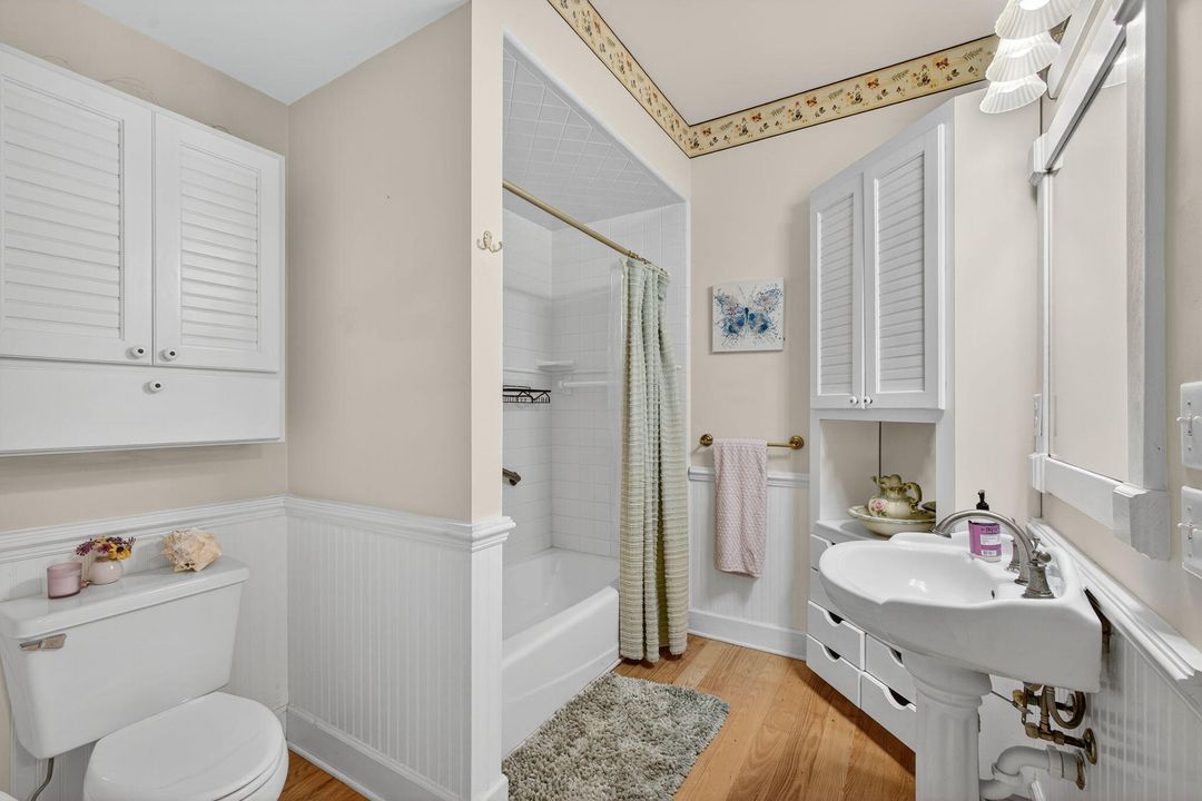 For Sale: $1,495,000 (6 beds, 6 baths, 4979 Square Feet)