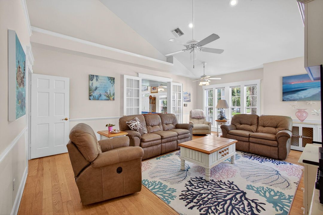 For Sale: $1,495,000 (6 beds, 6 baths, 4979 Square Feet)