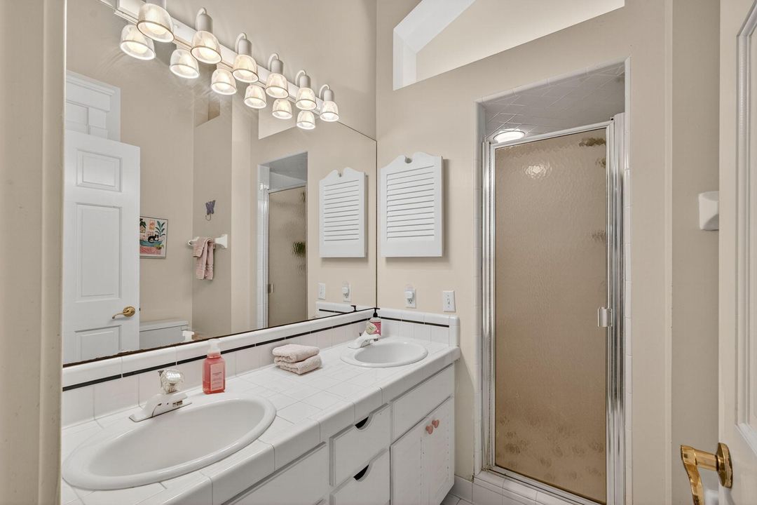 For Sale: $1,495,000 (6 beds, 6 baths, 4979 Square Feet)