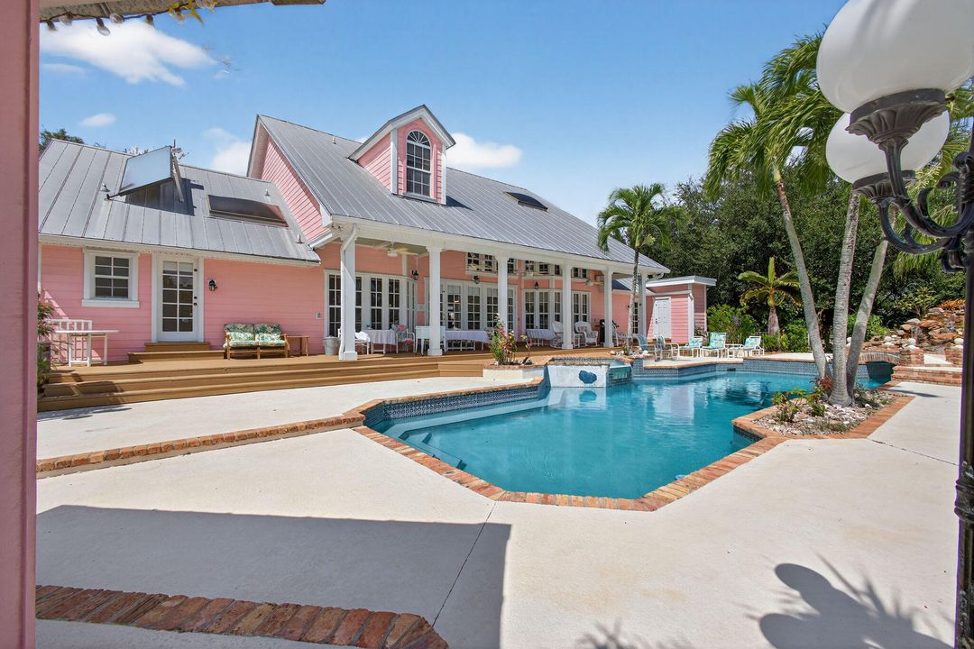 For Sale: $1,495,000 (6 beds, 6 baths, 4979 Square Feet)