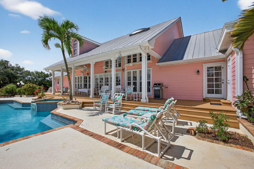 For Sale: $1,495,000 (6 beds, 6 baths, 4979 Square Feet)