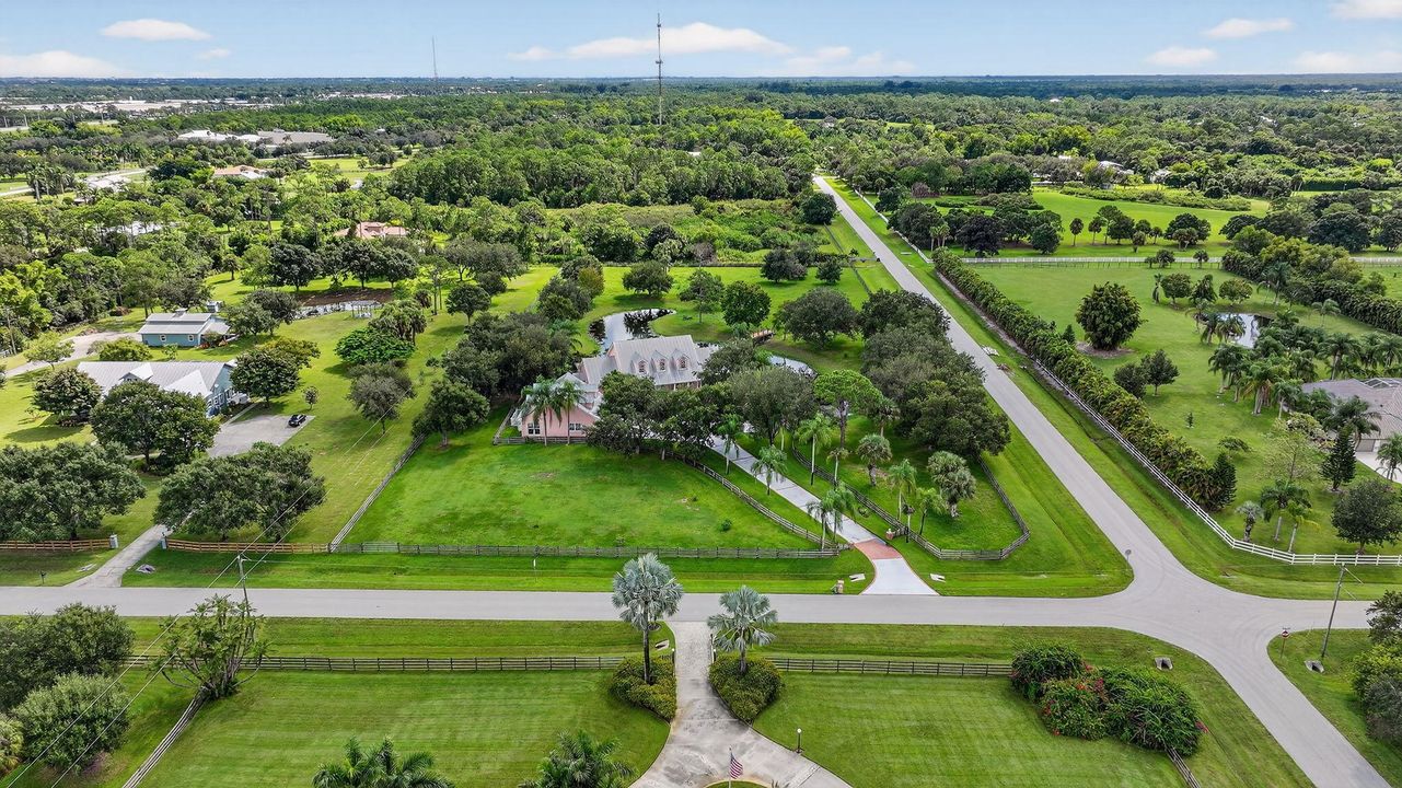 For Sale: $1,495,000 (6 beds, 6 baths, 4979 Square Feet)