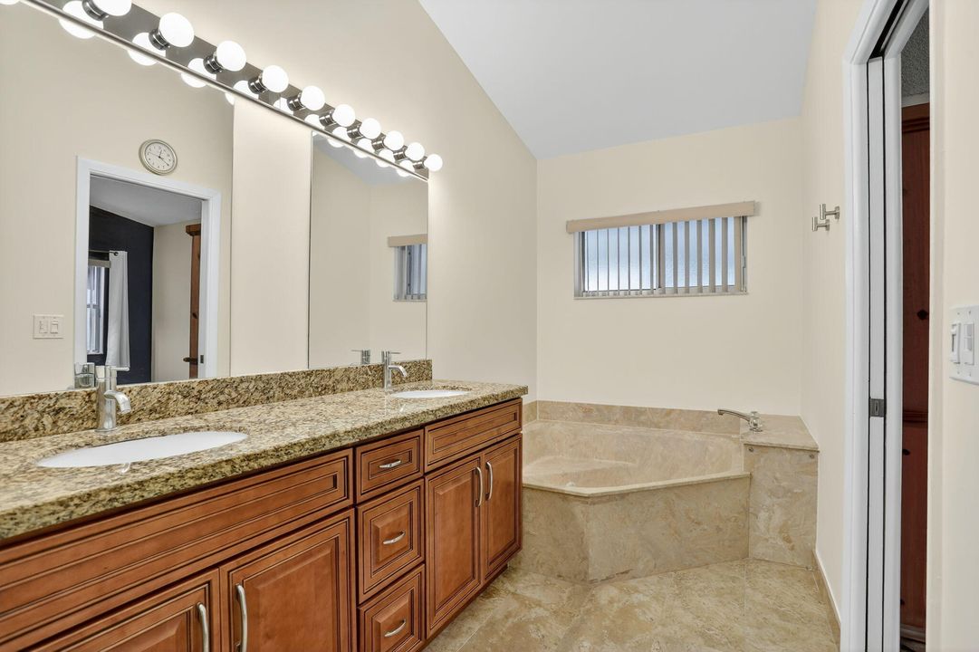 Active With Contract: $607,400 (3 beds, 2 baths, 2202 Square Feet)