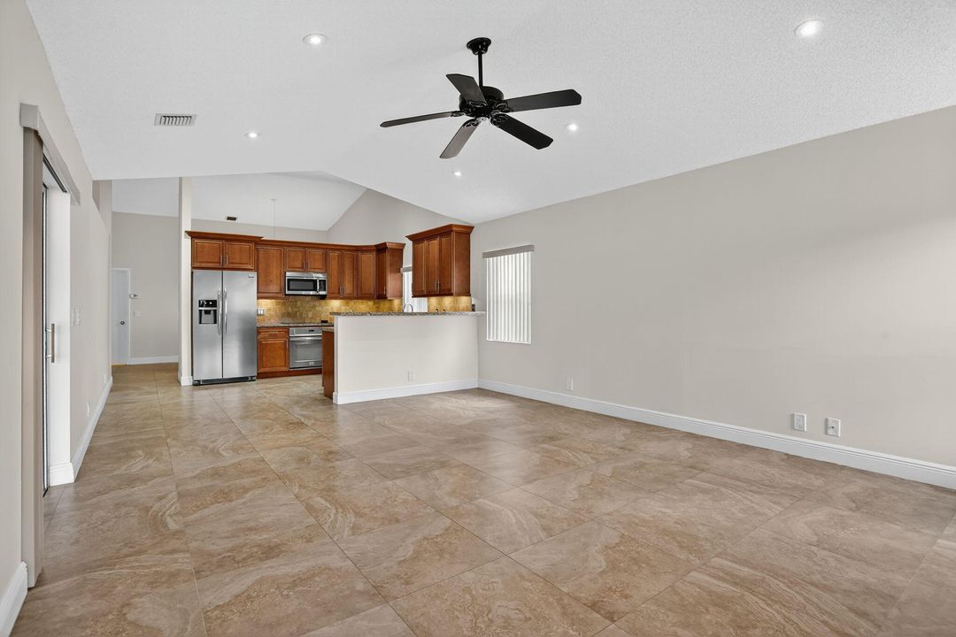 Active With Contract: $607,400 (3 beds, 2 baths, 2202 Square Feet)