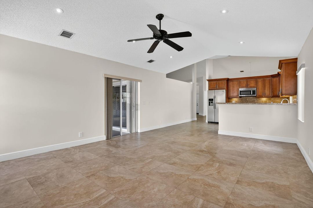 Active With Contract: $607,400 (3 beds, 2 baths, 2202 Square Feet)