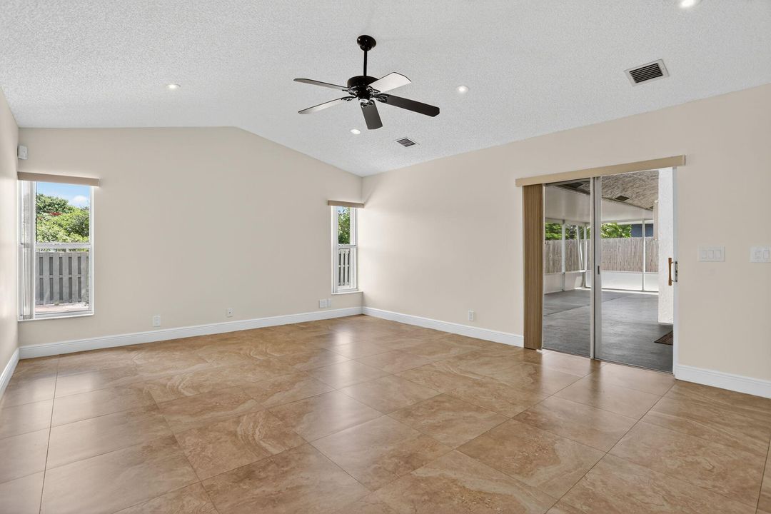 Active With Contract: $607,400 (3 beds, 2 baths, 2202 Square Feet)