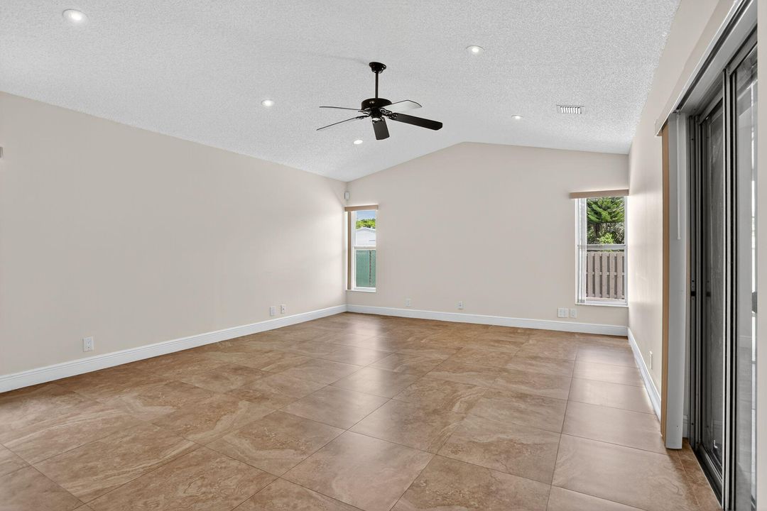 Active With Contract: $607,400 (3 beds, 2 baths, 2202 Square Feet)