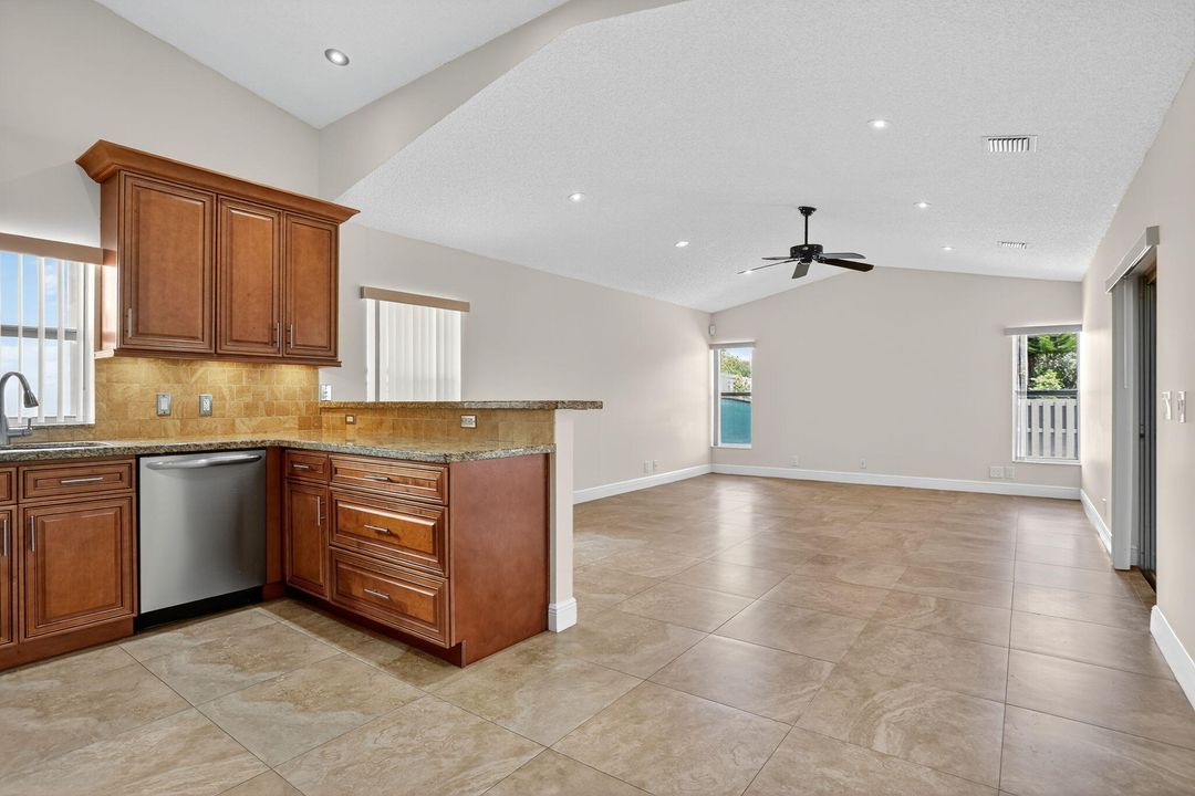 Active With Contract: $607,400 (3 beds, 2 baths, 2202 Square Feet)