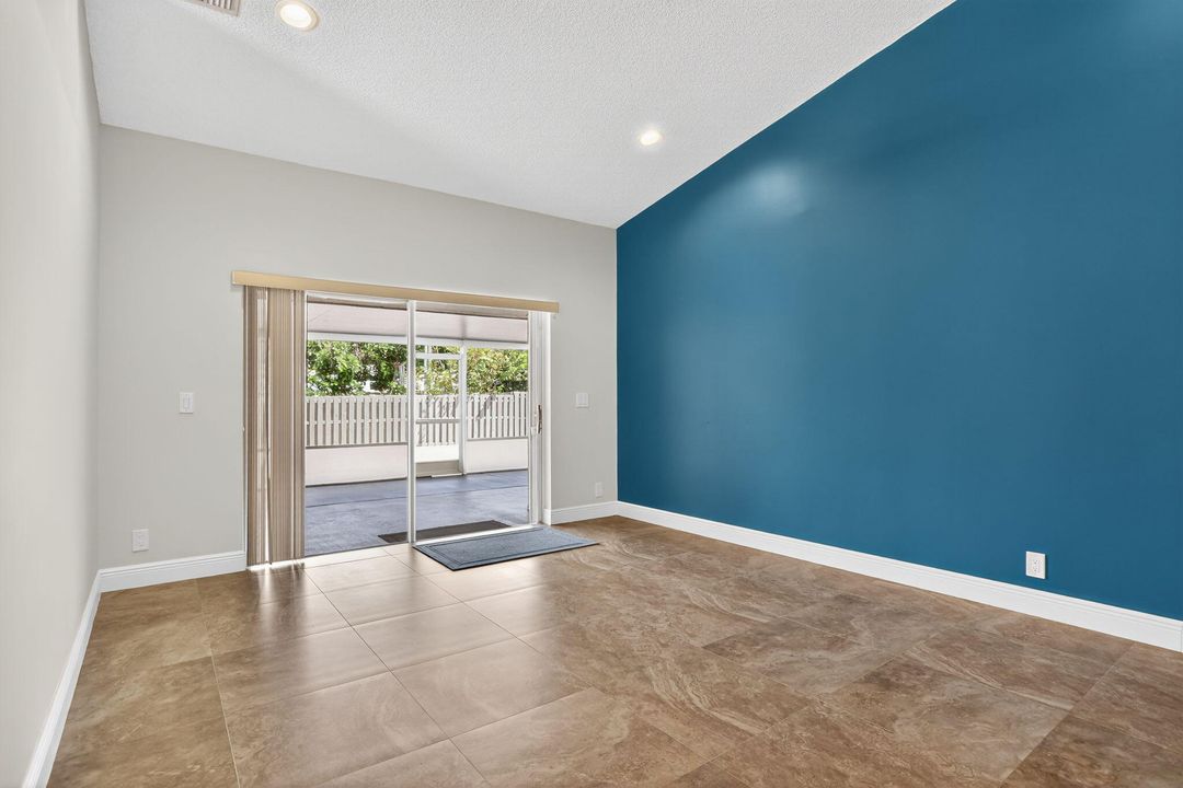 Active With Contract: $607,400 (3 beds, 2 baths, 2202 Square Feet)