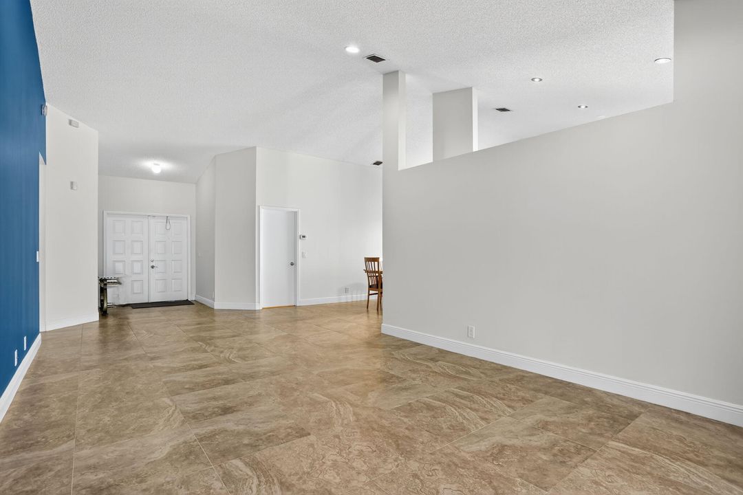 Active With Contract: $607,400 (3 beds, 2 baths, 2202 Square Feet)