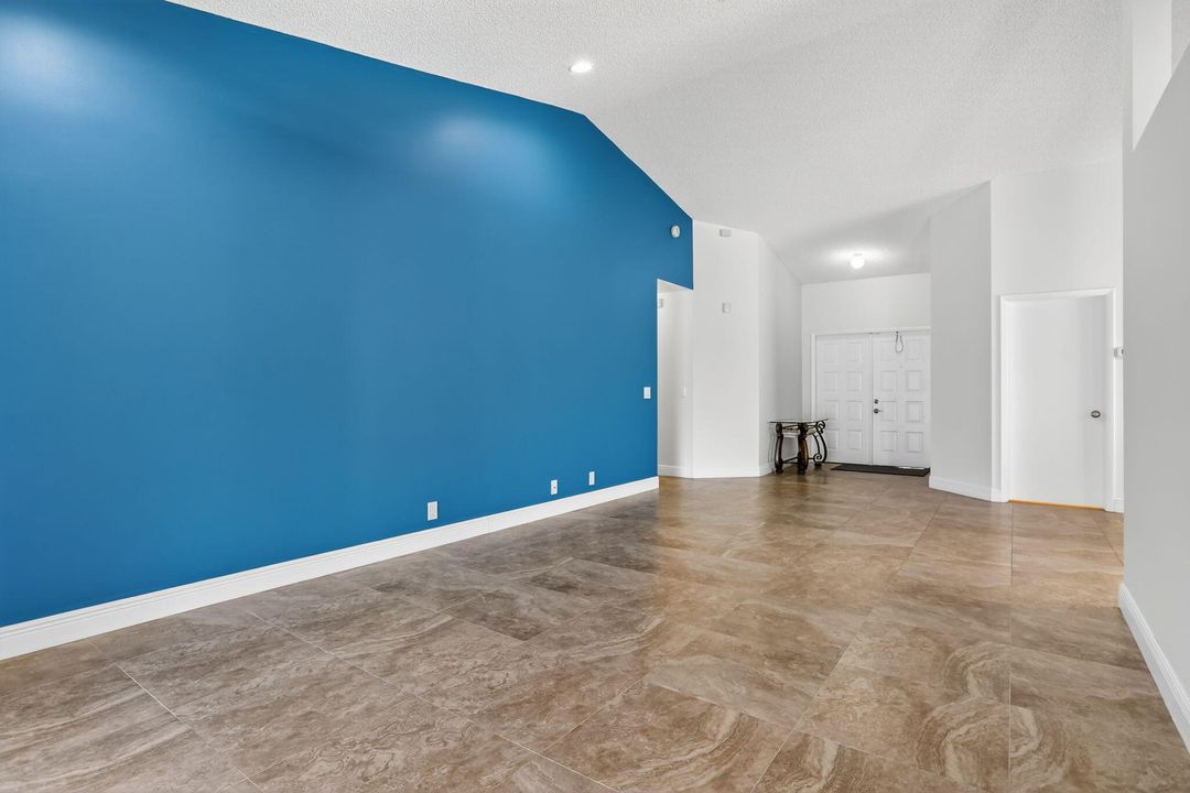 Active With Contract: $607,400 (3 beds, 2 baths, 2202 Square Feet)