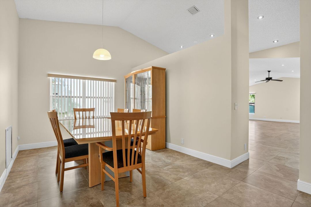 Active With Contract: $607,400 (3 beds, 2 baths, 2202 Square Feet)