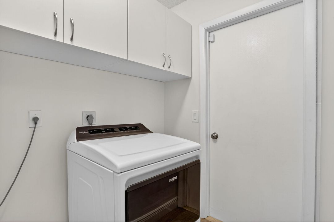 Active With Contract: $607,400 (3 beds, 2 baths, 2202 Square Feet)