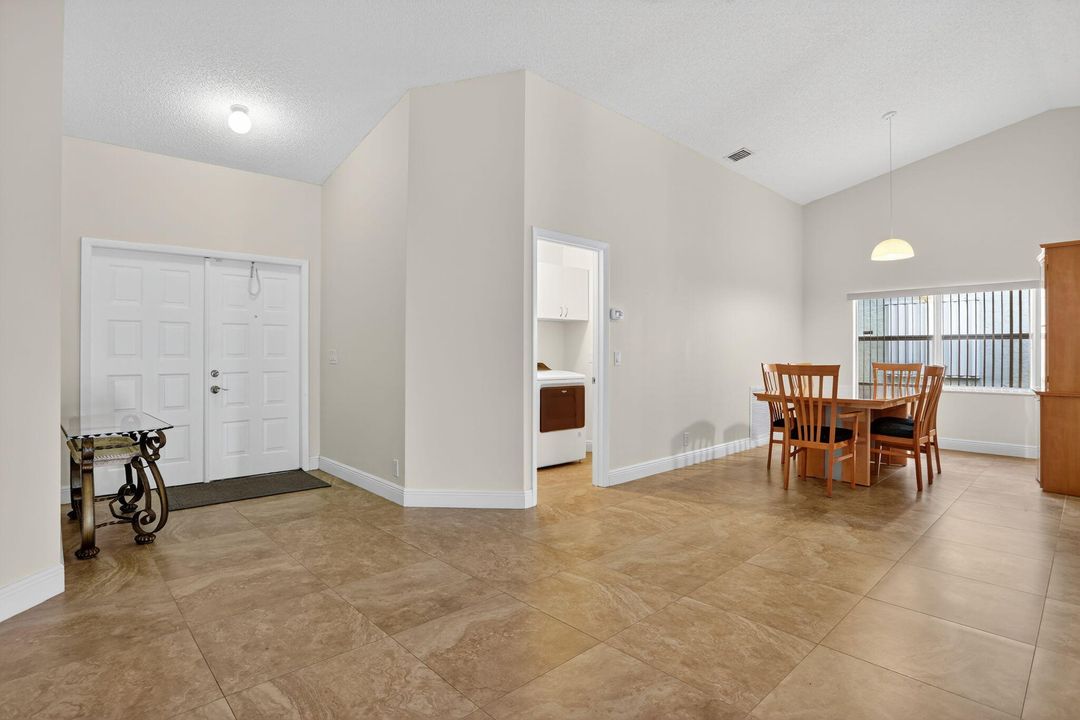 Active With Contract: $607,400 (3 beds, 2 baths, 2202 Square Feet)