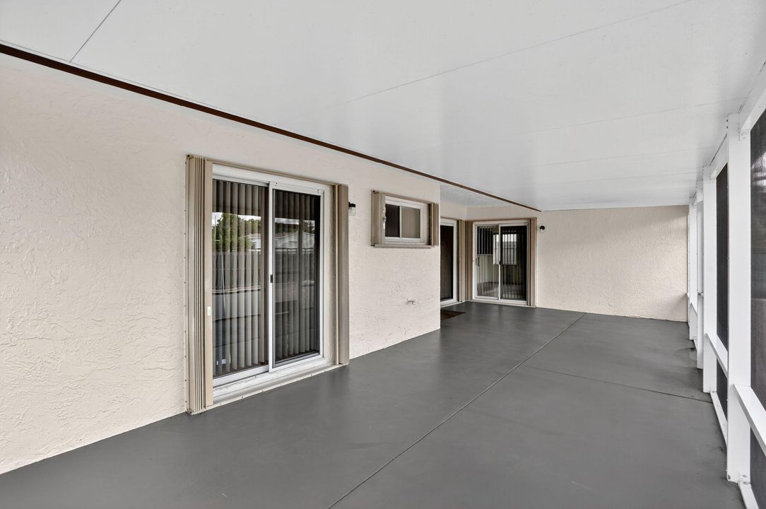 Active With Contract: $607,400 (3 beds, 2 baths, 2202 Square Feet)