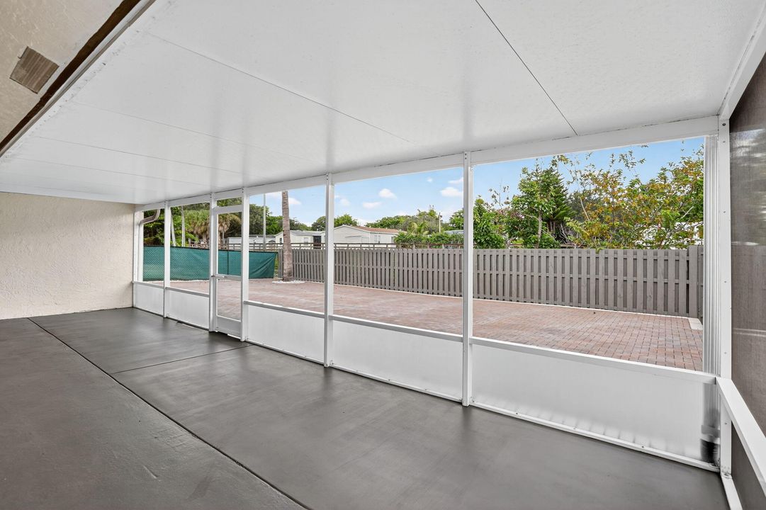 Active With Contract: $607,400 (3 beds, 2 baths, 2202 Square Feet)