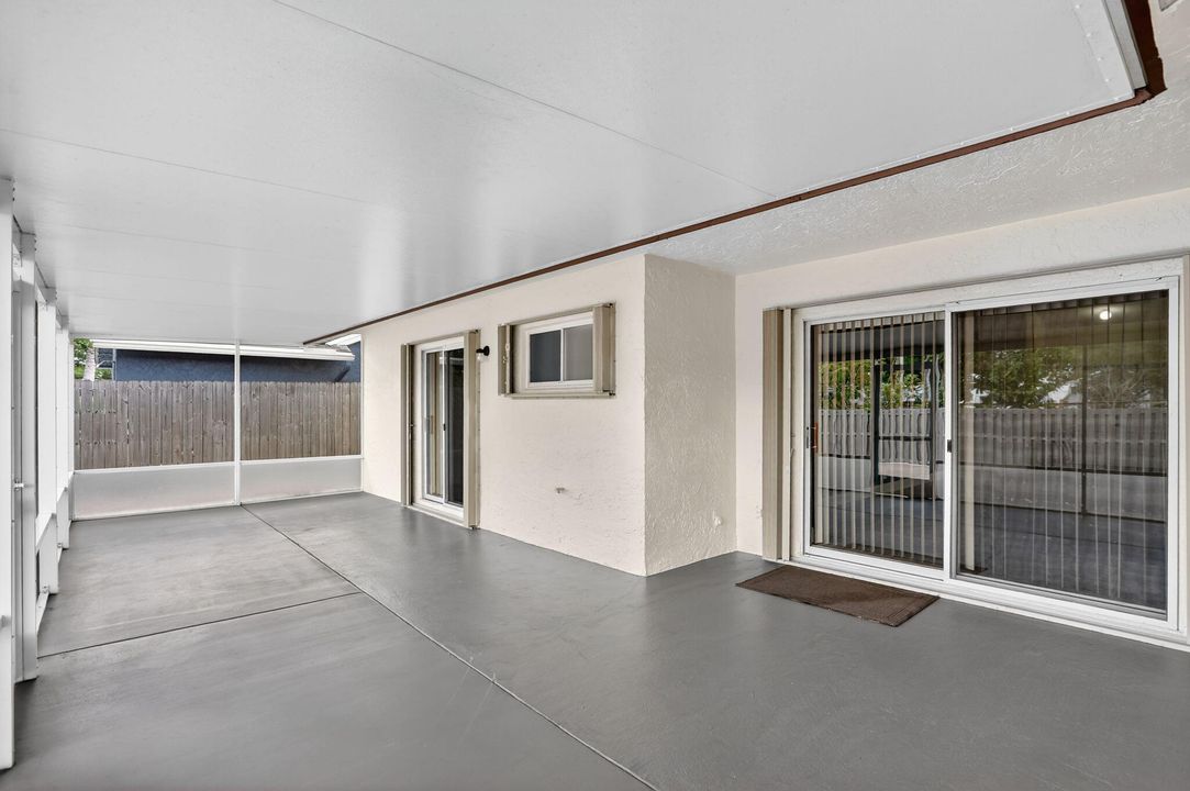 Active With Contract: $607,400 (3 beds, 2 baths, 2202 Square Feet)