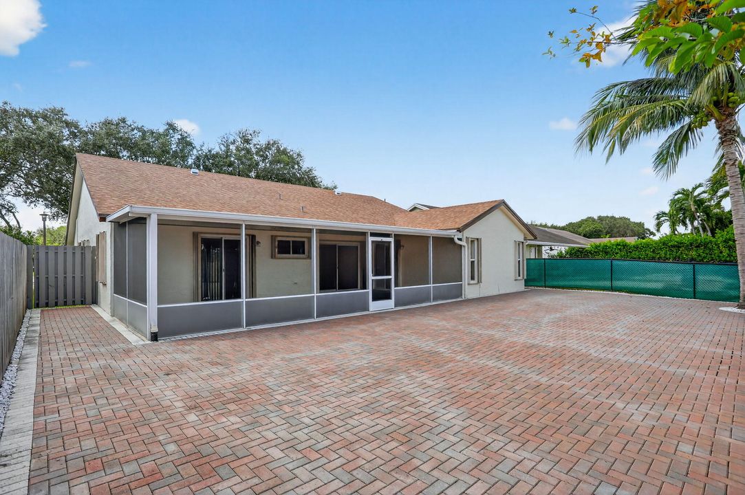 Active With Contract: $607,400 (3 beds, 2 baths, 2202 Square Feet)