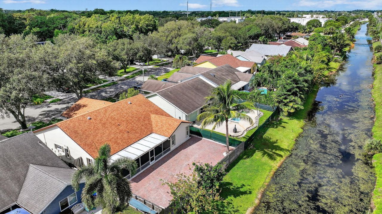 Active With Contract: $607,400 (3 beds, 2 baths, 2202 Square Feet)