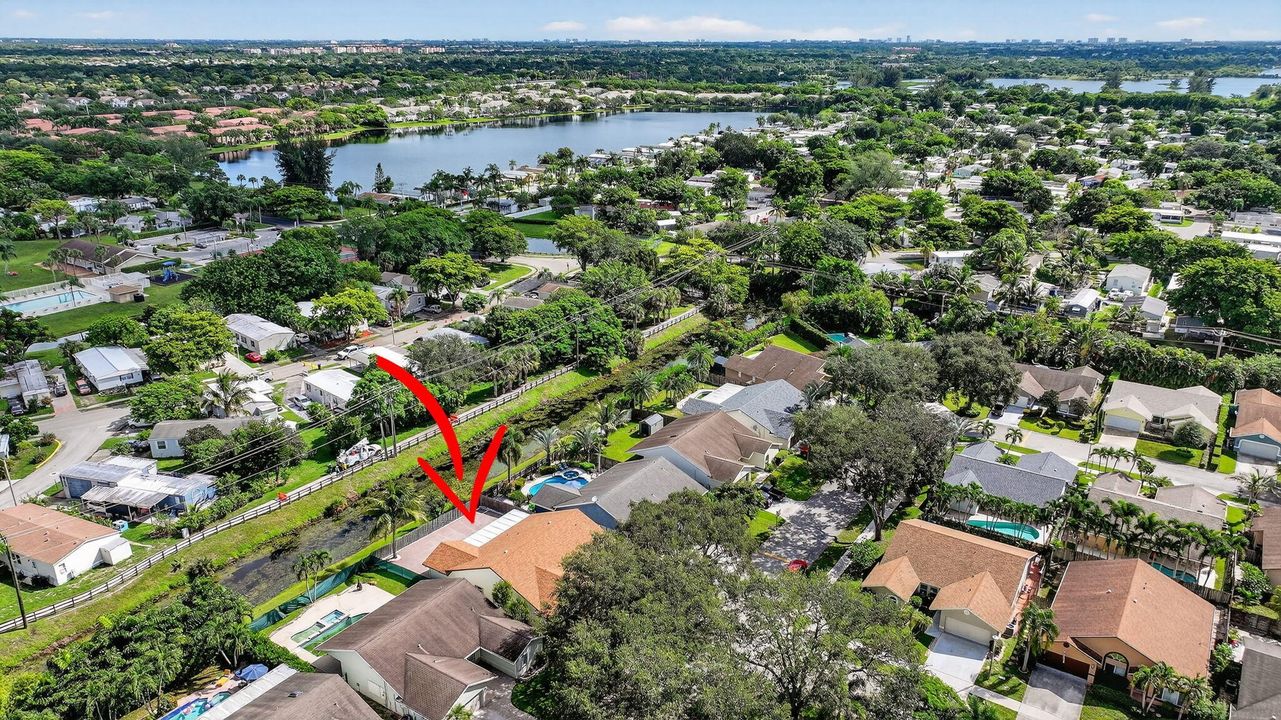 Active With Contract: $607,400 (3 beds, 2 baths, 2202 Square Feet)