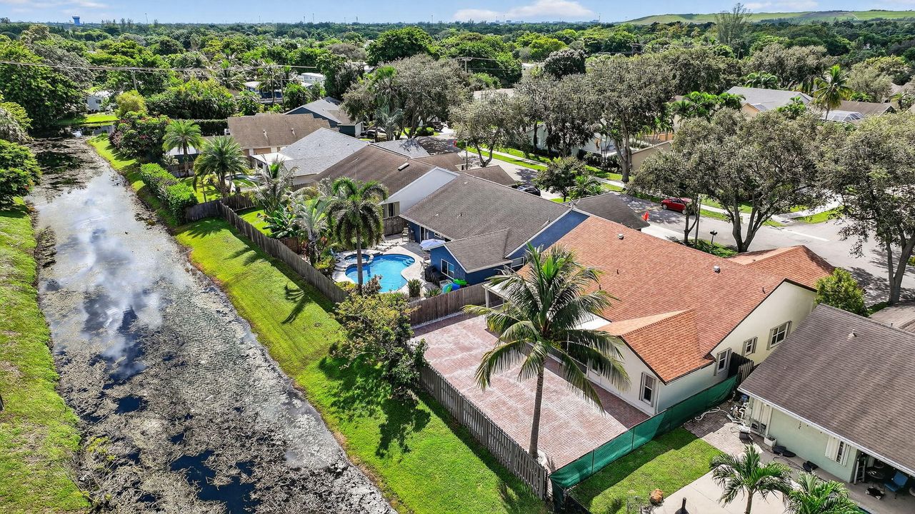 Active With Contract: $607,400 (3 beds, 2 baths, 2202 Square Feet)