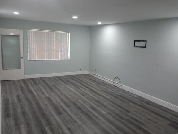 Active With Contract: $1,700 (1 beds, 1 baths, 648 Square Feet)