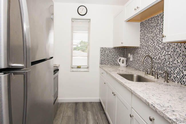 Active With Contract: $1,700 (1 beds, 1 baths, 648 Square Feet)