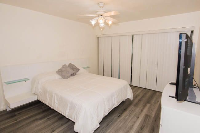 Active With Contract: $1,700 (1 beds, 1 baths, 648 Square Feet)