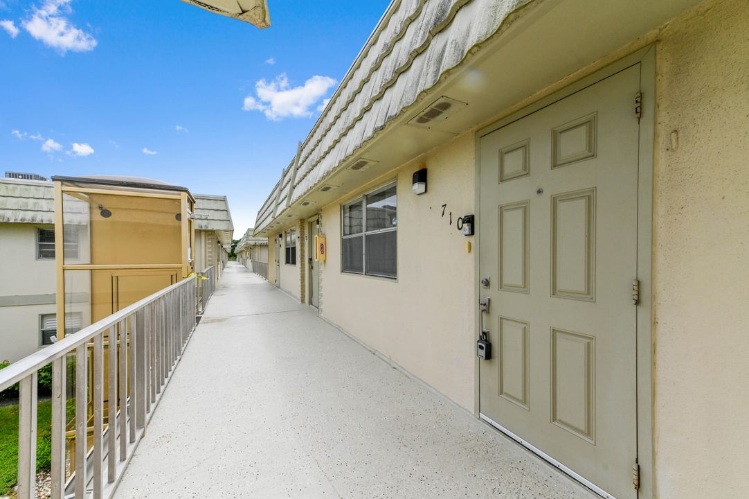 Active With Contract: $60,000 (1 beds, 1 baths, 720 Square Feet)