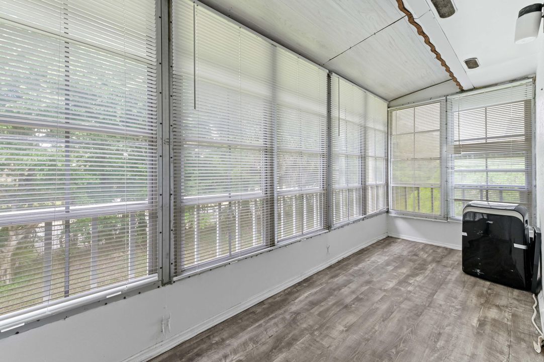 Active With Contract: $60,000 (1 beds, 1 baths, 720 Square Feet)