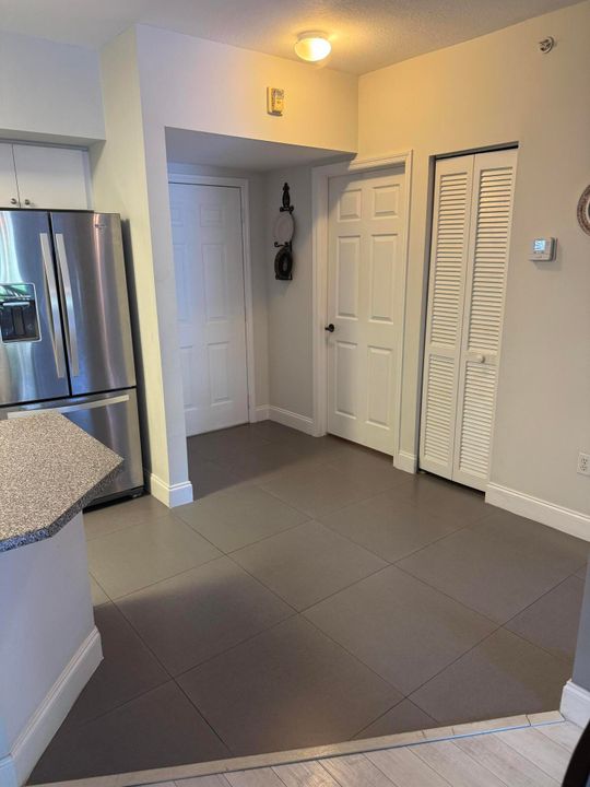 Active With Contract: $2,600 (2 beds, 2 baths, 1211 Square Feet)