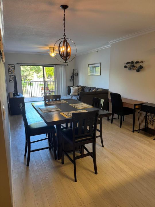 Active With Contract: $2,600 (2 beds, 2 baths, 1211 Square Feet)