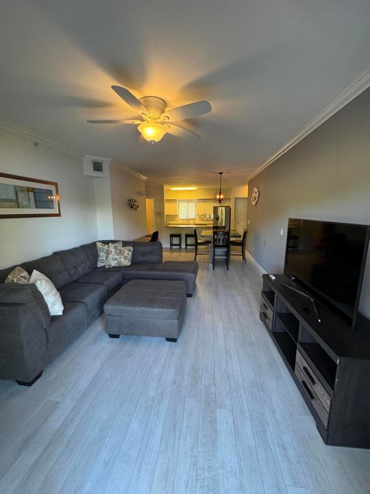 Active With Contract: $2,600 (2 beds, 2 baths, 1211 Square Feet)