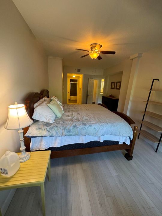 Active With Contract: $2,600 (2 beds, 2 baths, 1211 Square Feet)