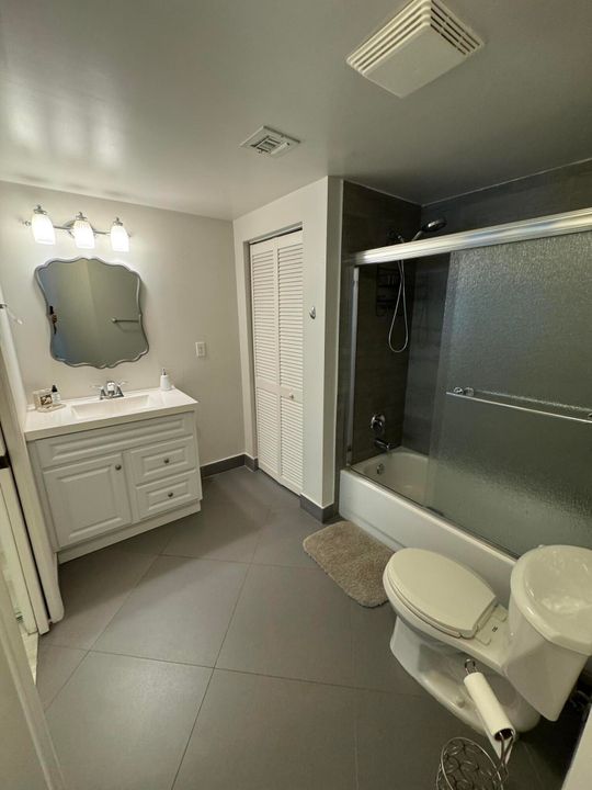 Active With Contract: $2,600 (2 beds, 2 baths, 1211 Square Feet)