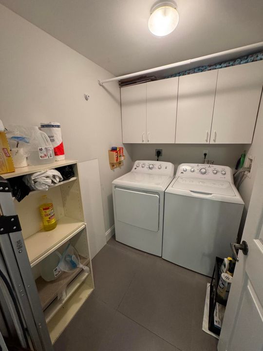 Active With Contract: $2,600 (2 beds, 2 baths, 1211 Square Feet)