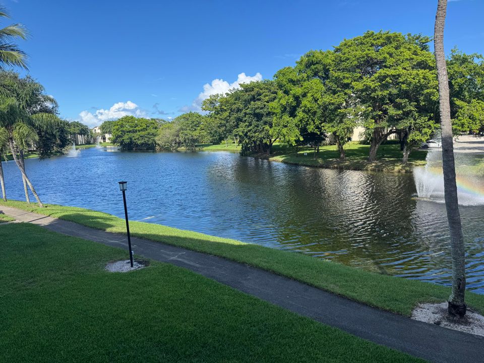 Active With Contract: $2,600 (2 beds, 2 baths, 1211 Square Feet)