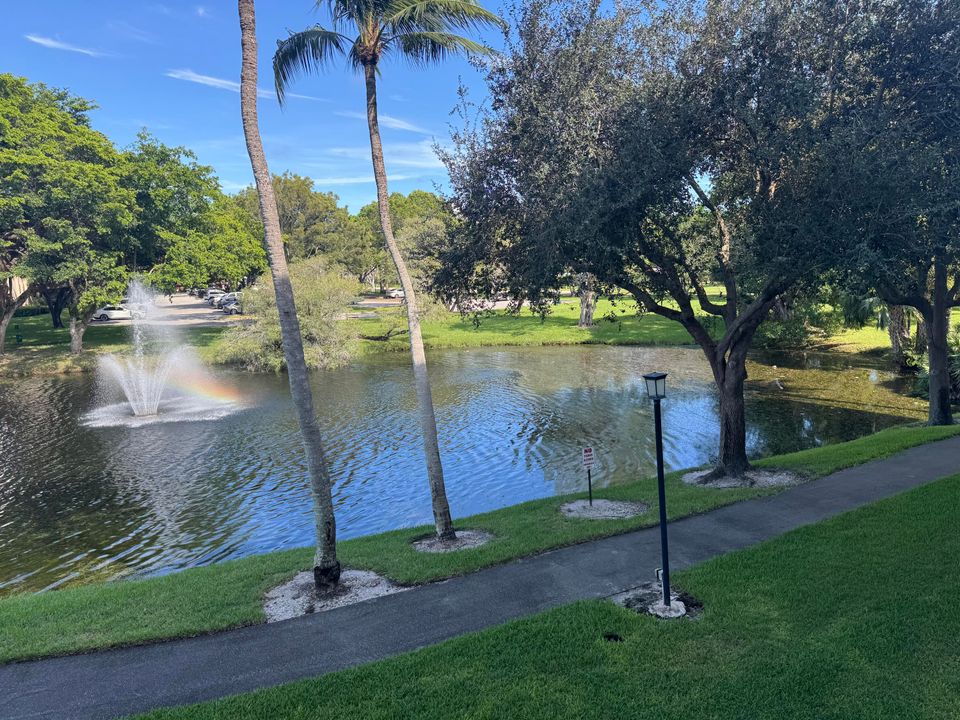 Active With Contract: $2,600 (2 beds, 2 baths, 1211 Square Feet)