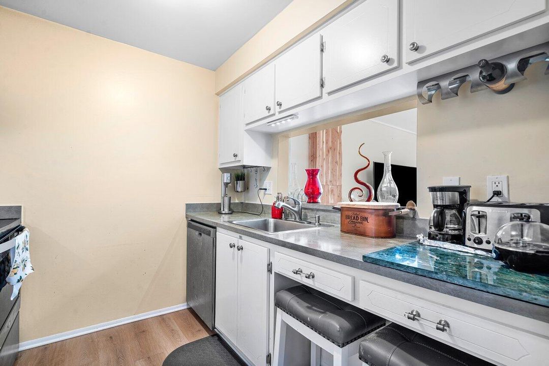 Active With Contract: $150,000 (1 beds, 1 baths, 630 Square Feet)