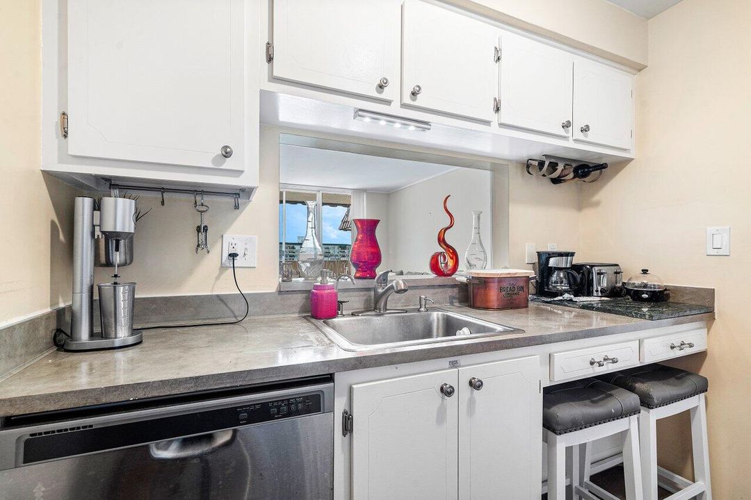 Active With Contract: $150,000 (1 beds, 1 baths, 630 Square Feet)