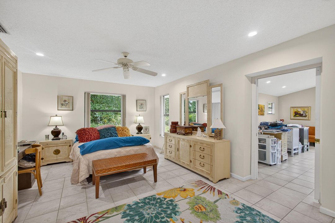 En Venta: $699,000 (4 camas, 2 baños, 2220 Pies cuadrados)