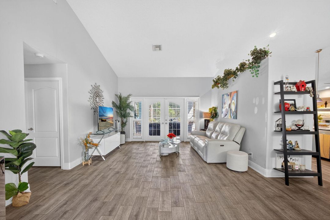 待售: $1,099,000 (3 贝兹, 2 浴室, 2374 平方英尺)