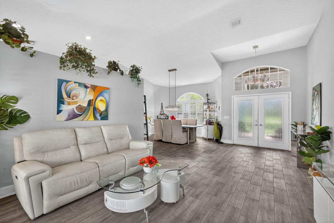 待售: $1,099,000 (3 贝兹, 2 浴室, 2374 平方英尺)