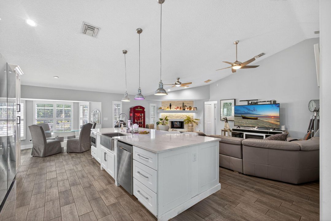 待售: $1,099,000 (3 贝兹, 2 浴室, 2374 平方英尺)